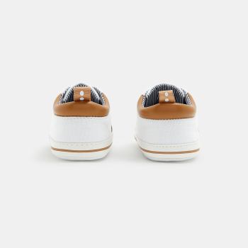 حذاء رياضي قماشي أنيق